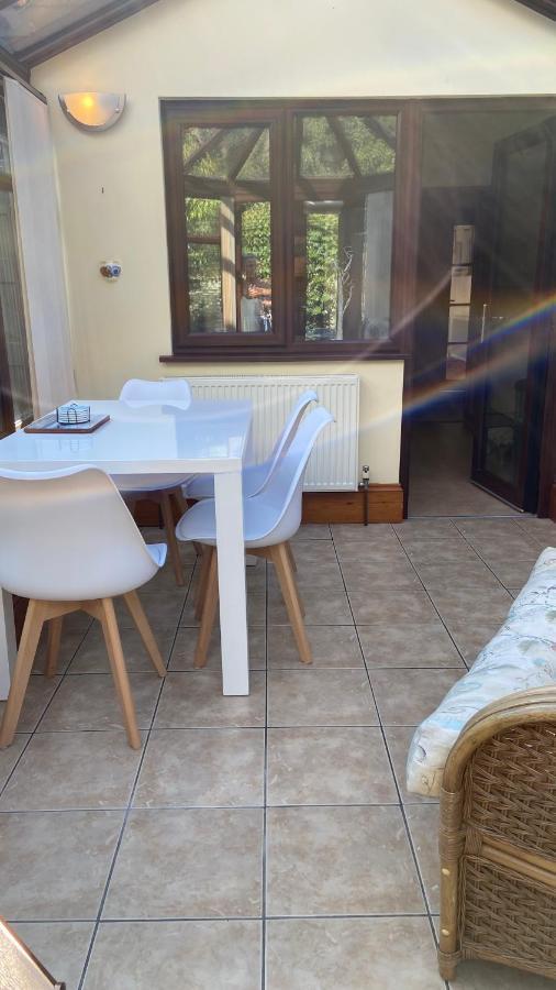 Beautiful Bexhill Cottage With Garden 3 Mins Walk To Beach Buitenkant foto
