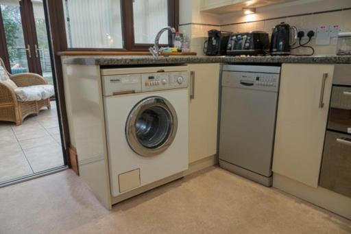 Beautiful Bexhill Cottage With Garden 3 Mins Walk To Beach Buitenkant foto